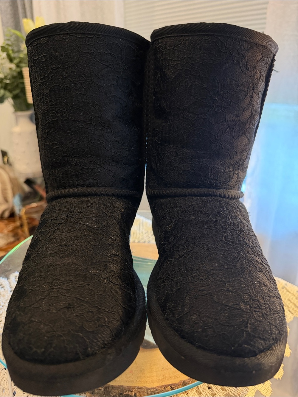 UGG Classic Short Antoinette Black Floral Lace Boots Women’s Size 7 Rare